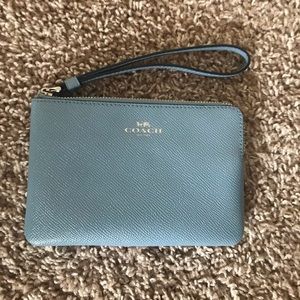 COACH SMALL WRISTLET Light Blue!